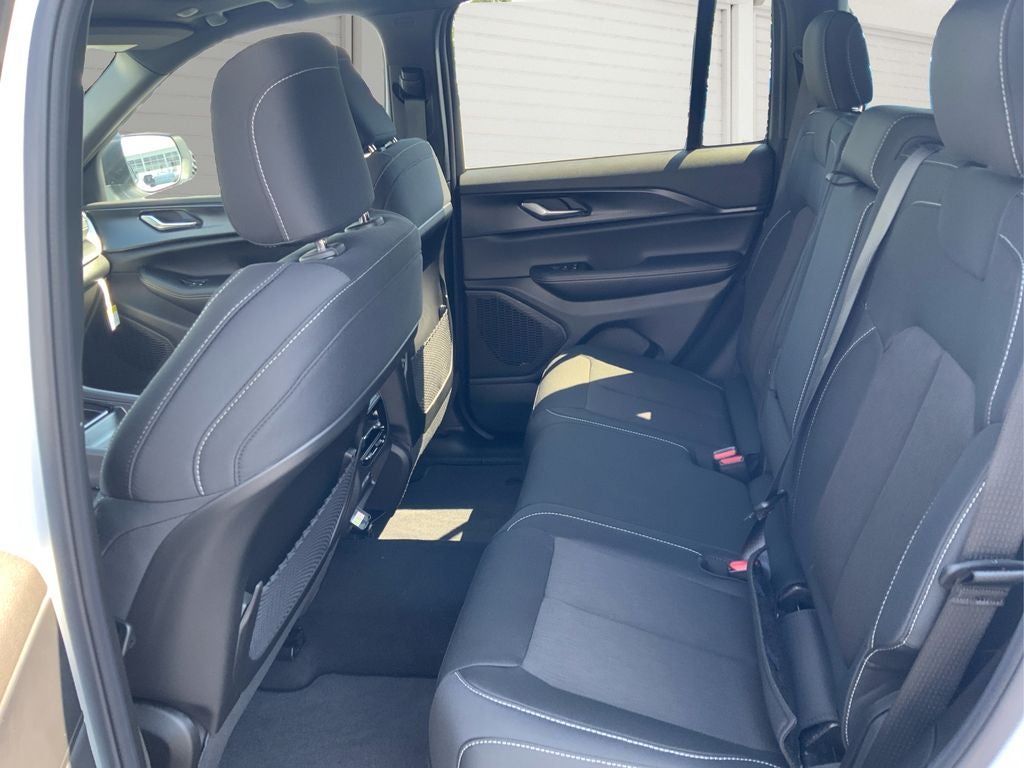 2025 Jeep Grand Cherokee GRAND CHEROKEE LAREDO X 4X2