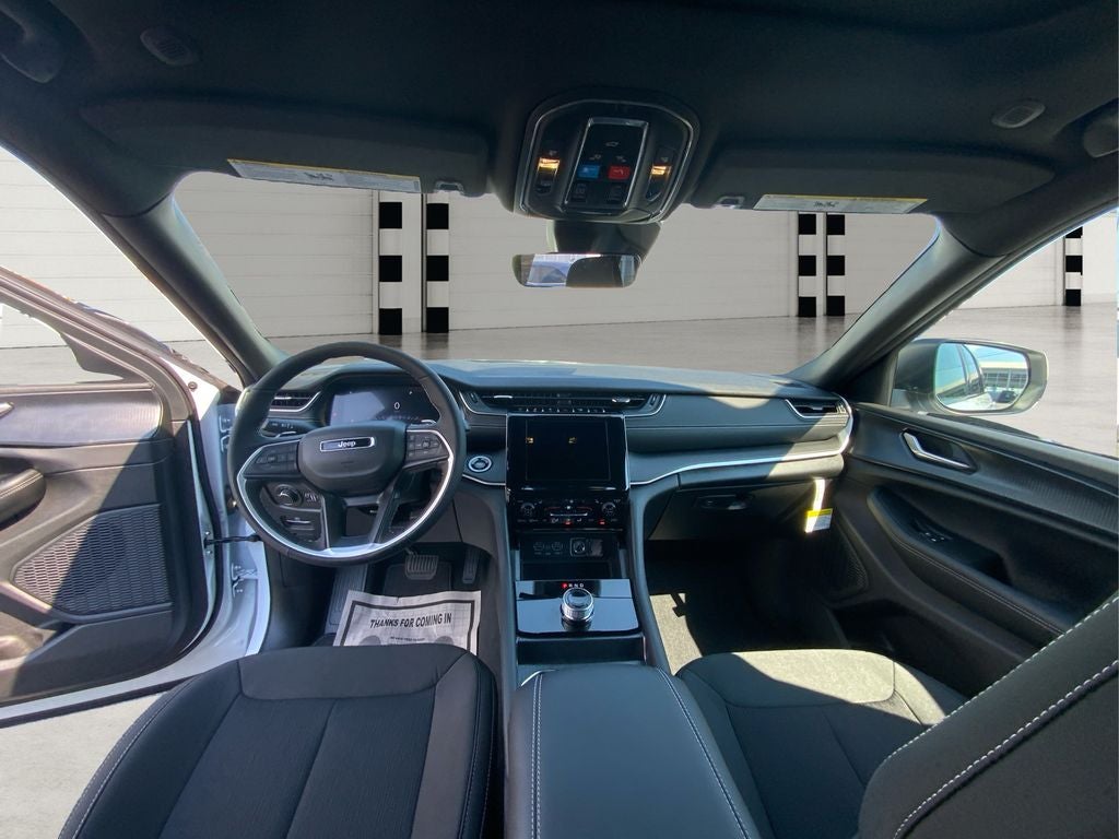 2025 Jeep Grand Cherokee GRAND CHEROKEE LAREDO X 4X2