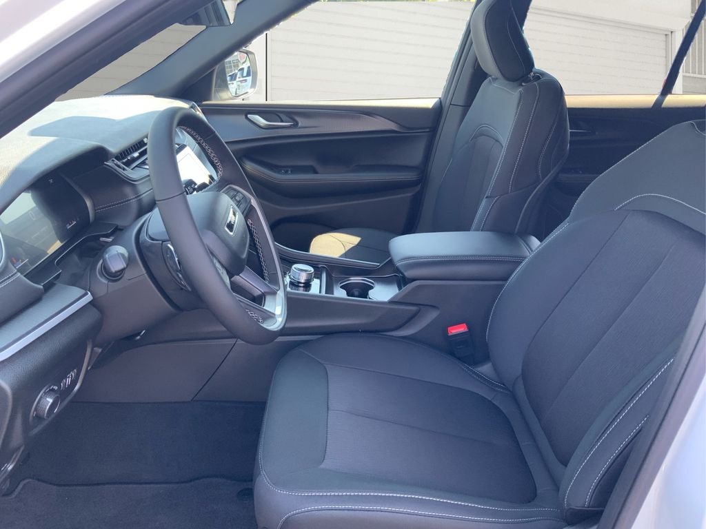 2025 Jeep Grand Cherokee GRAND CHEROKEE LAREDO X 4X2