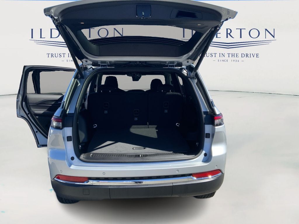 2025 Jeep Grand Cherokee GRAND CHEROKEE LAREDO X 4X2