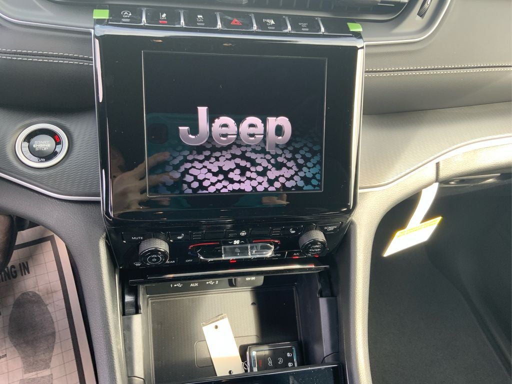 2025 Jeep Grand Cherokee GRAND CHEROKEE LAREDO X 4X2