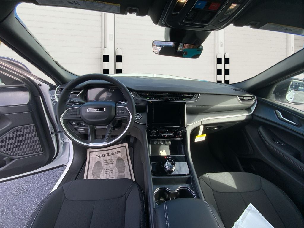 2025 Jeep Grand Cherokee GRAND CHEROKEE LAREDO X 4X2