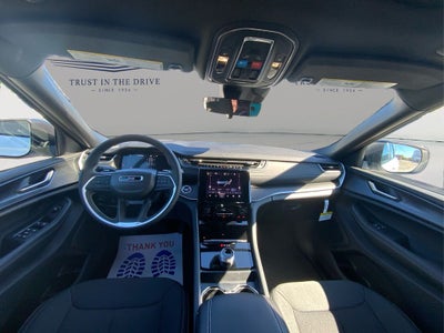 2025 Jeep Grand Cherokee GRAND CHEROKEE LAREDO X 4X4