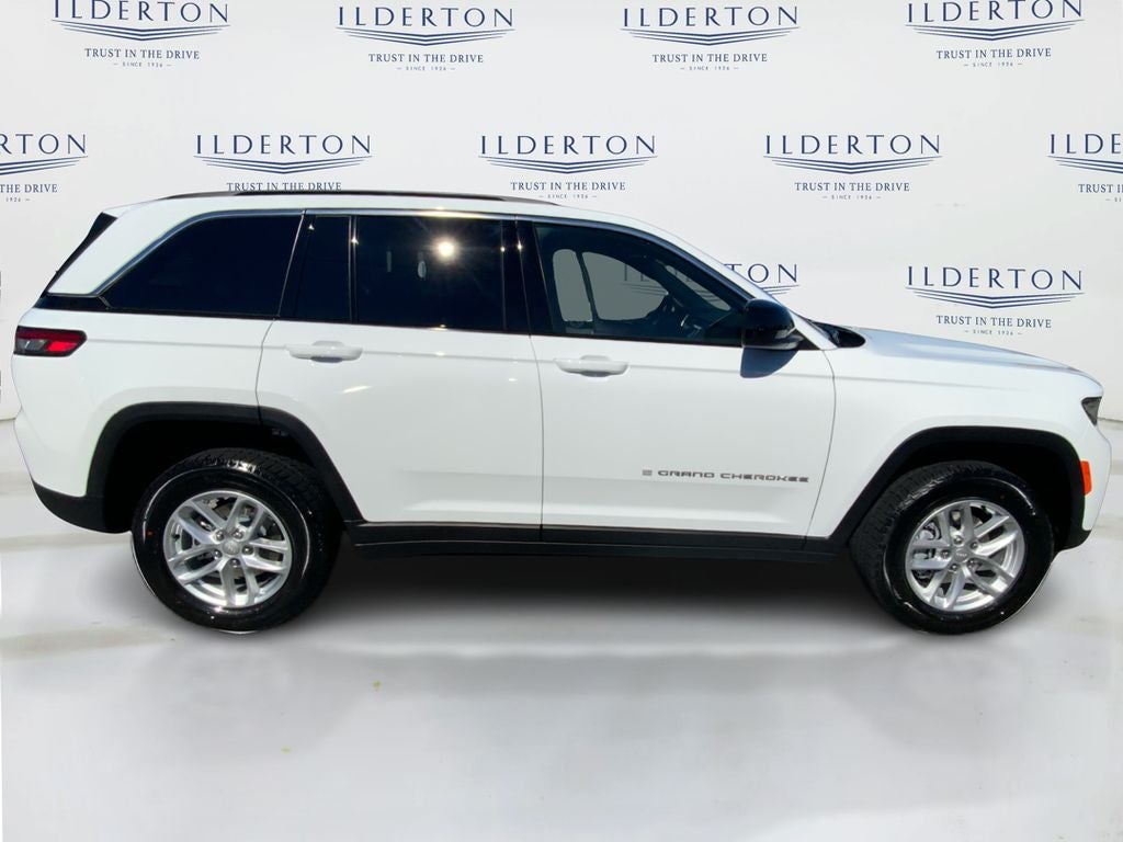 2025 Jeep Grand Cherokee GRAND CHEROKEE LAREDO X 4X4