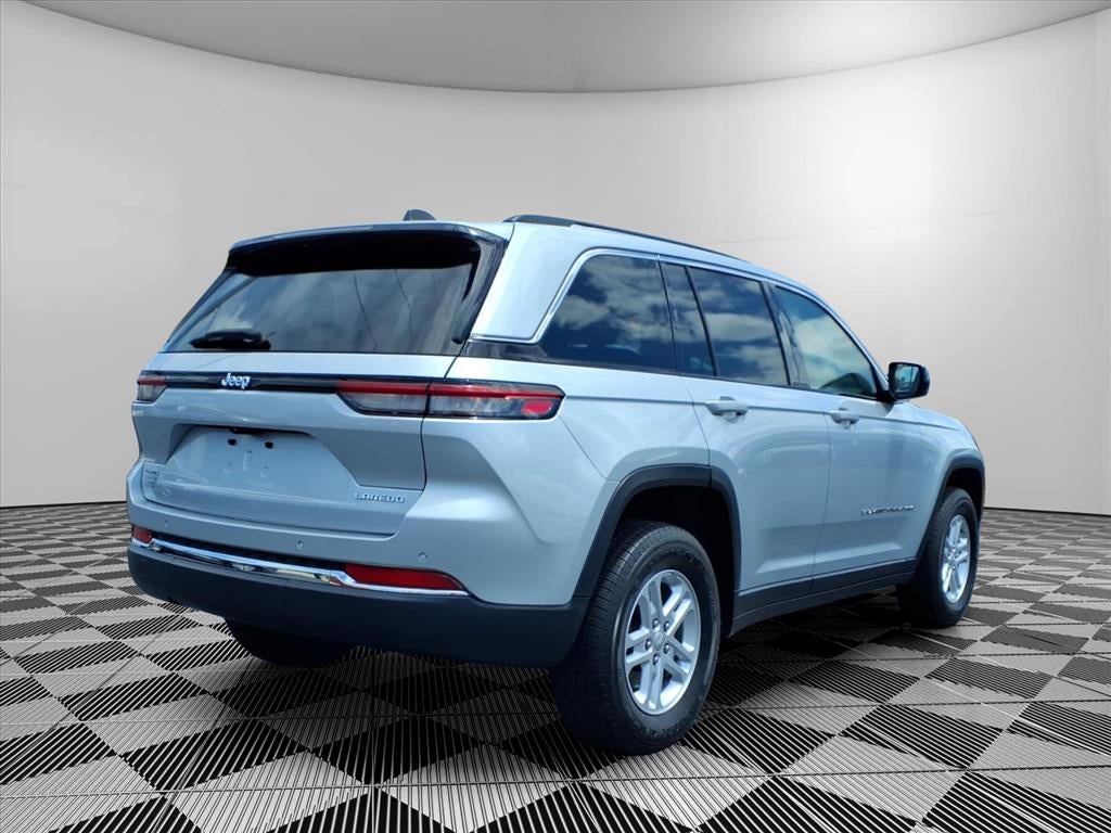 2023 Jeep Grand Cherokee Laredo 4x4