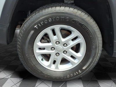 2023 Jeep Grand Cherokee Laredo 4x4