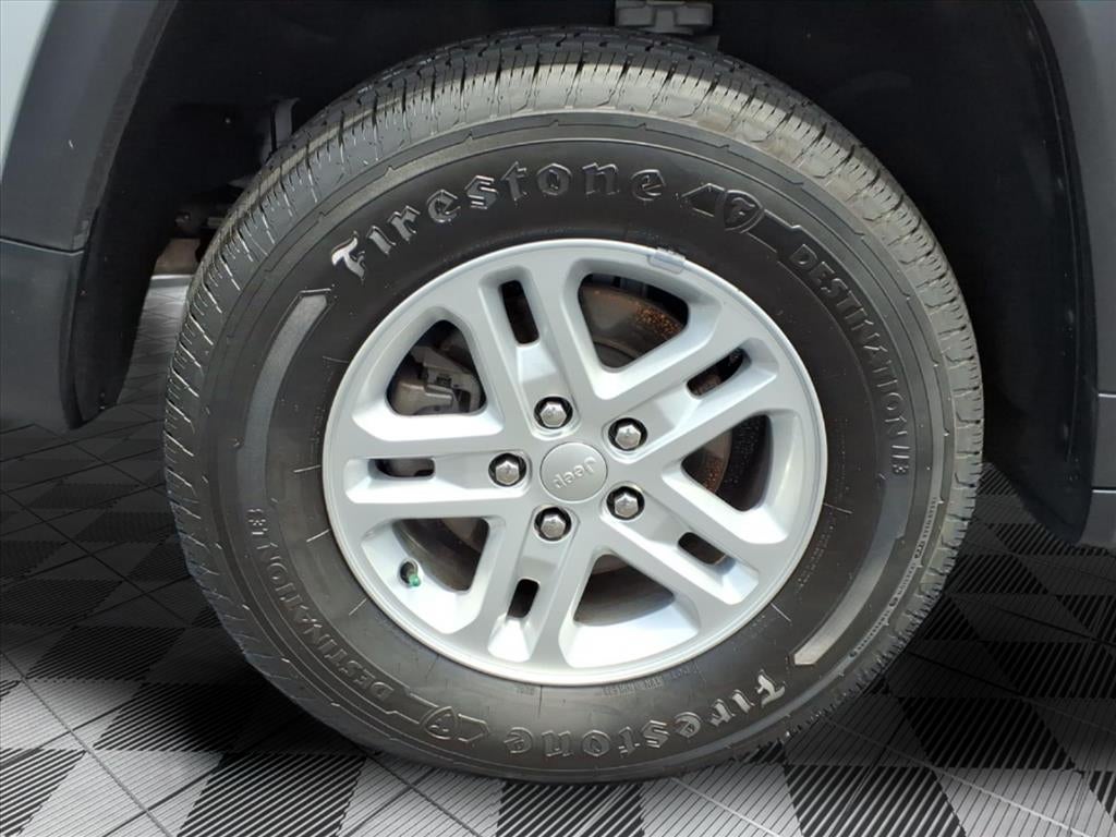 2023 Jeep Grand Cherokee Laredo 4x4