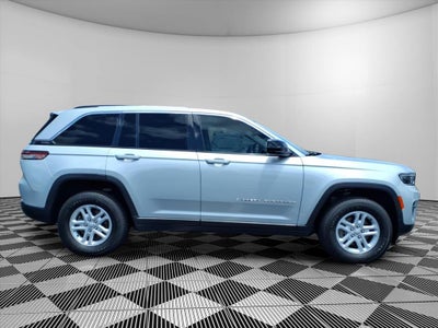 2023 Jeep Grand Cherokee Laredo 4x4