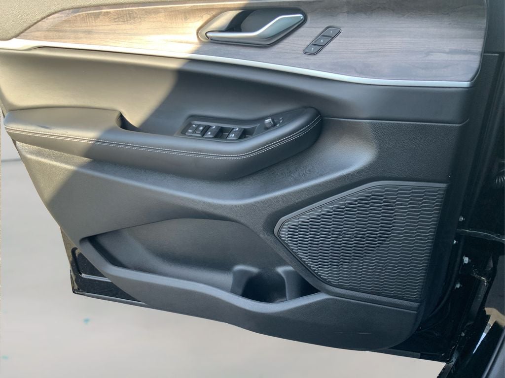 2025 Jeep Grand Cherokee GRAND CHEROKEE L LIMITED 4X2