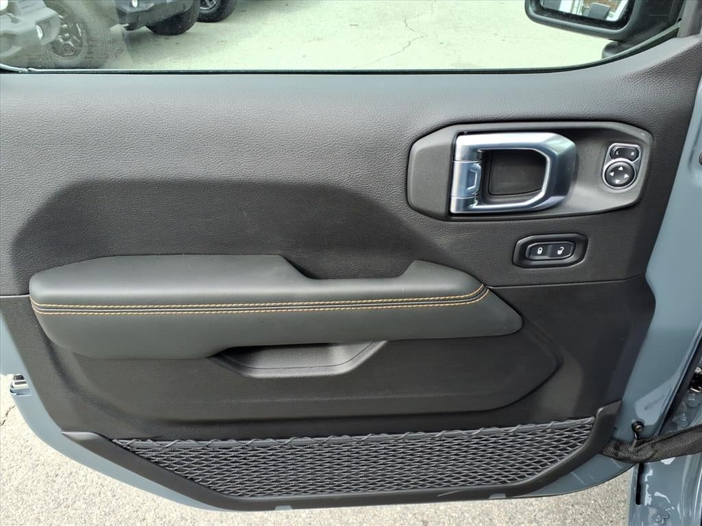 2026 Jeep Gladiator GLADIATOR SAHARA 4X4