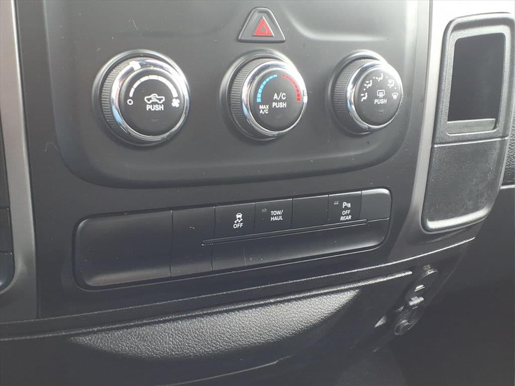 2024 RAM 1500 Classic Warlock Crew Cab 4x4 5'7' Box