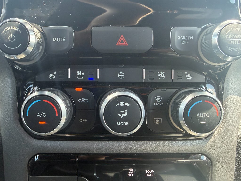 2024 RAM 1500 Laramie Crew Cab 4x2 5'7' Box