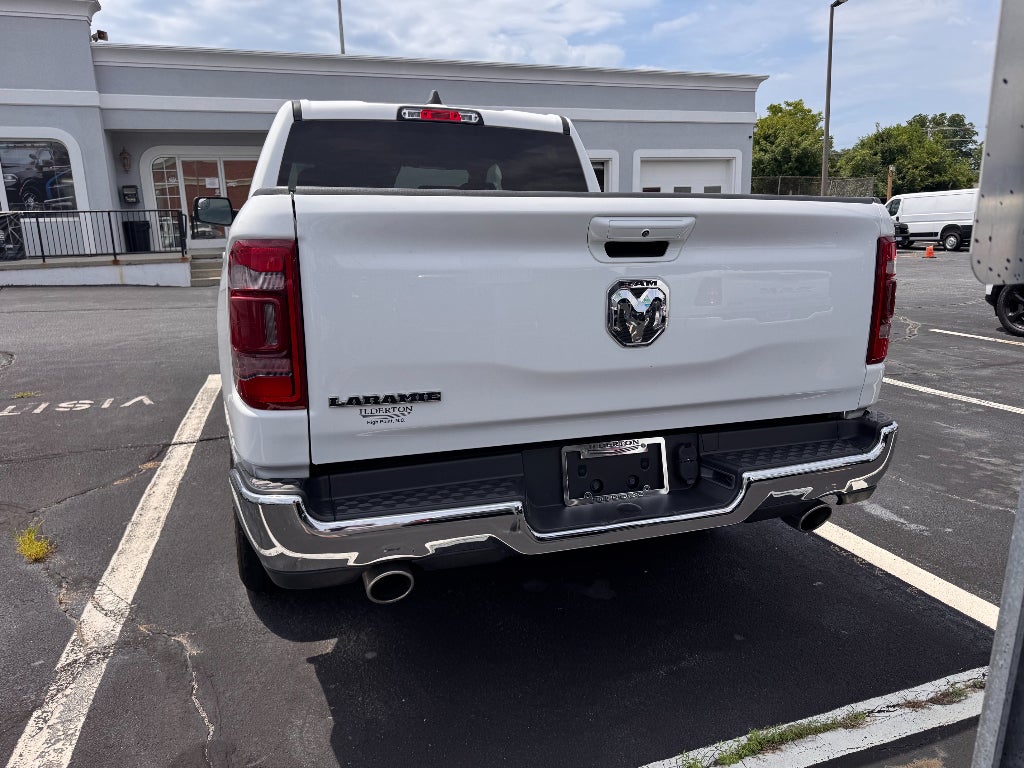2024 RAM 1500 Laramie Crew Cab 4x2 5'7' Box