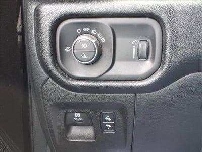 2022 RAM 1500 Big Horn Crew Cab 4x4 5'7' Box