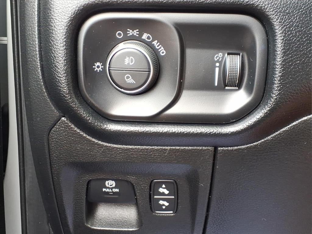 2021 RAM 1500 Big Horn Crew Cab 4x4 5'7' Box