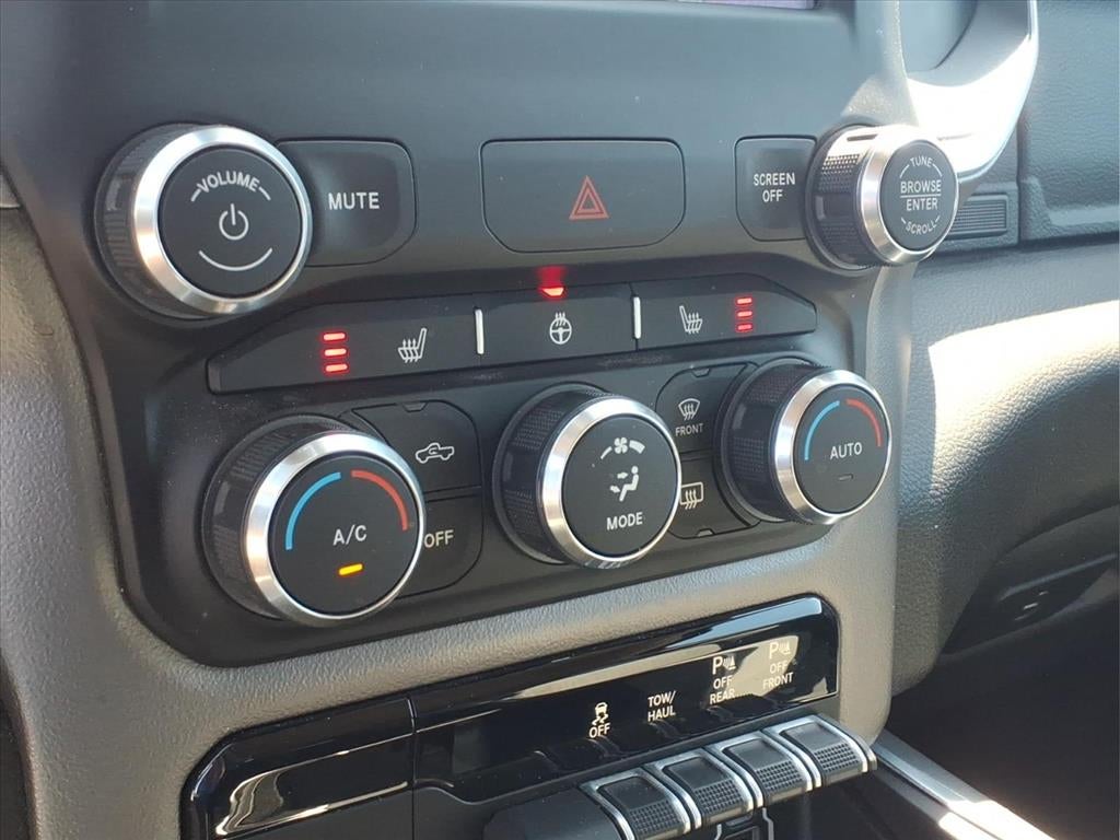 2020 RAM 1500 Big Horn Crew Cab 4x4 5'7' Box