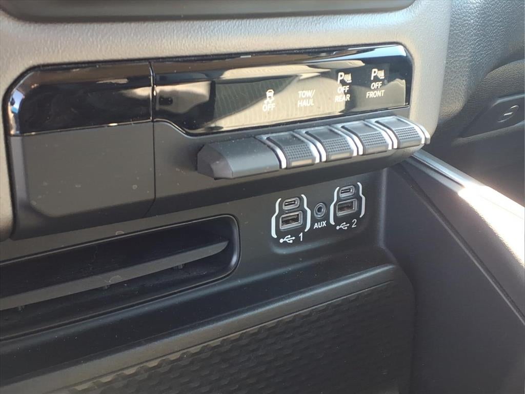 2020 RAM 1500 Big Horn Crew Cab 4x4 5'7' Box