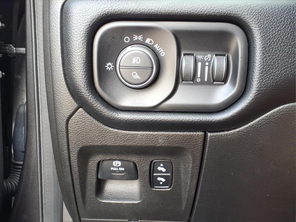 2019 RAM 1500 Big Horn/Lone Star Crew Cab 4x4 5'7' Box