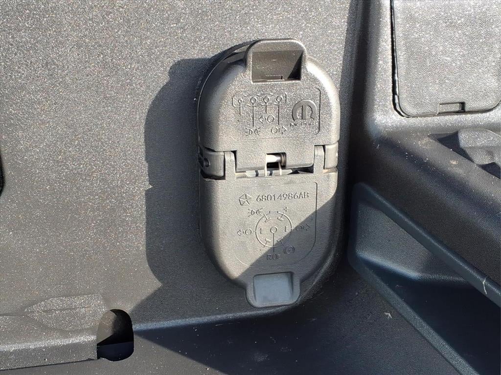 2022 RAM 1500 Laramie Crew Cab 4x4 5'7' Box