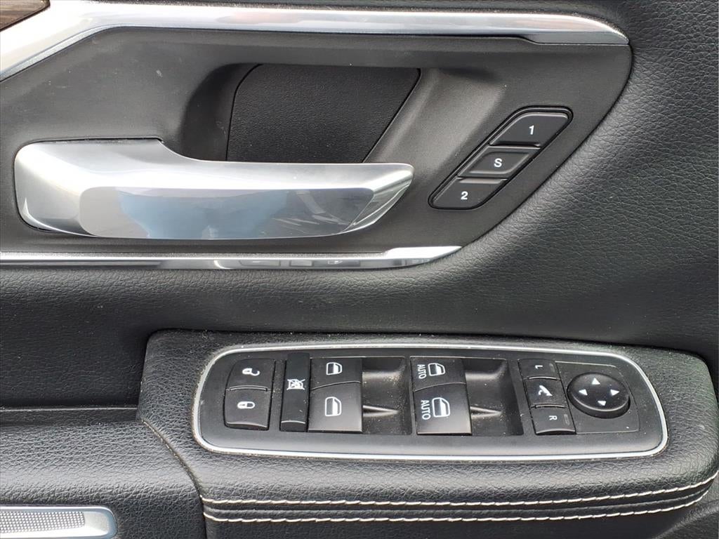 2020 RAM 1500 Laramie Crew Cab 4x4 5'7' Box