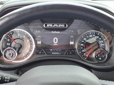 2020 RAM 1500 Laramie Crew Cab 4x4 5'7' Box