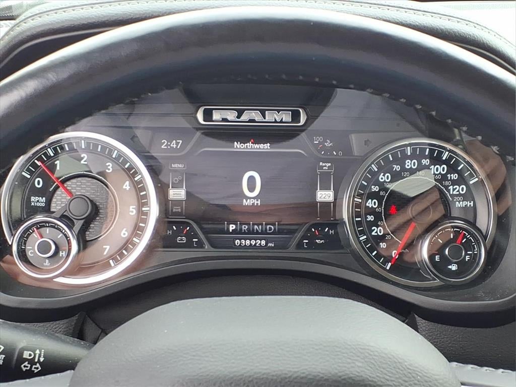 2020 RAM 1500 Laramie Crew Cab 4x4 5'7' Box