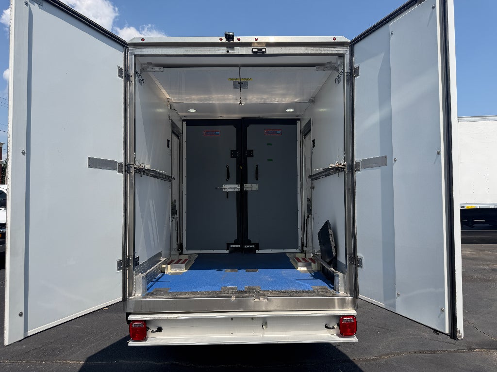 2022 Ford Transit Chassis Cab Base