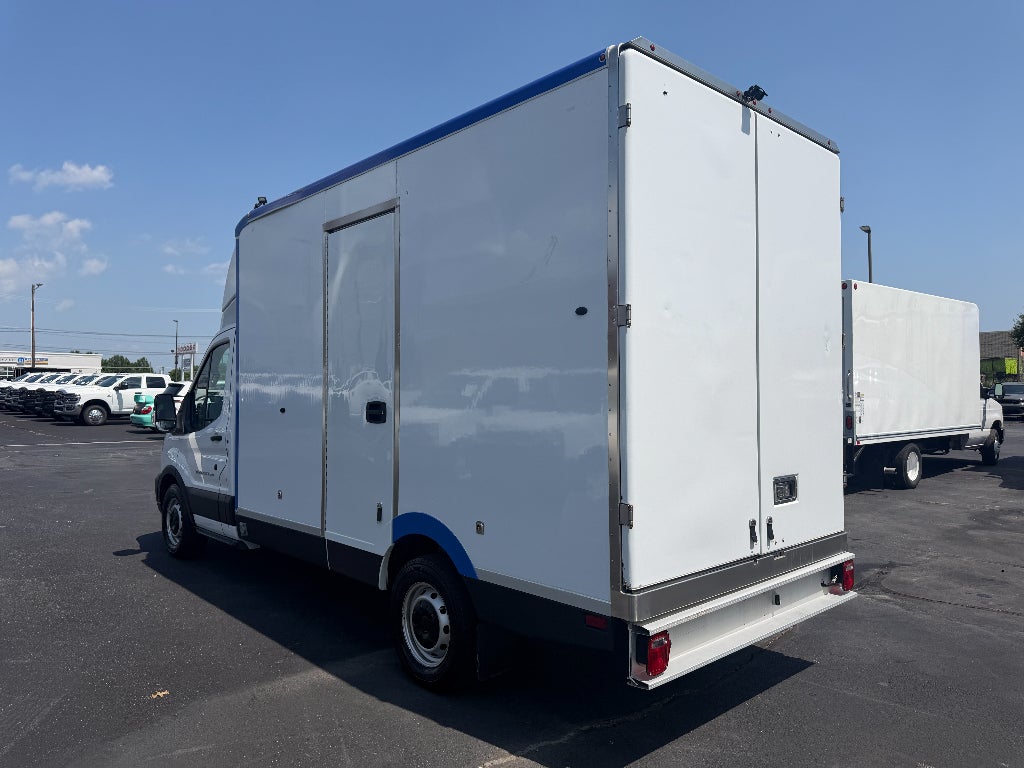 2022 Ford Transit Chassis Cab Base