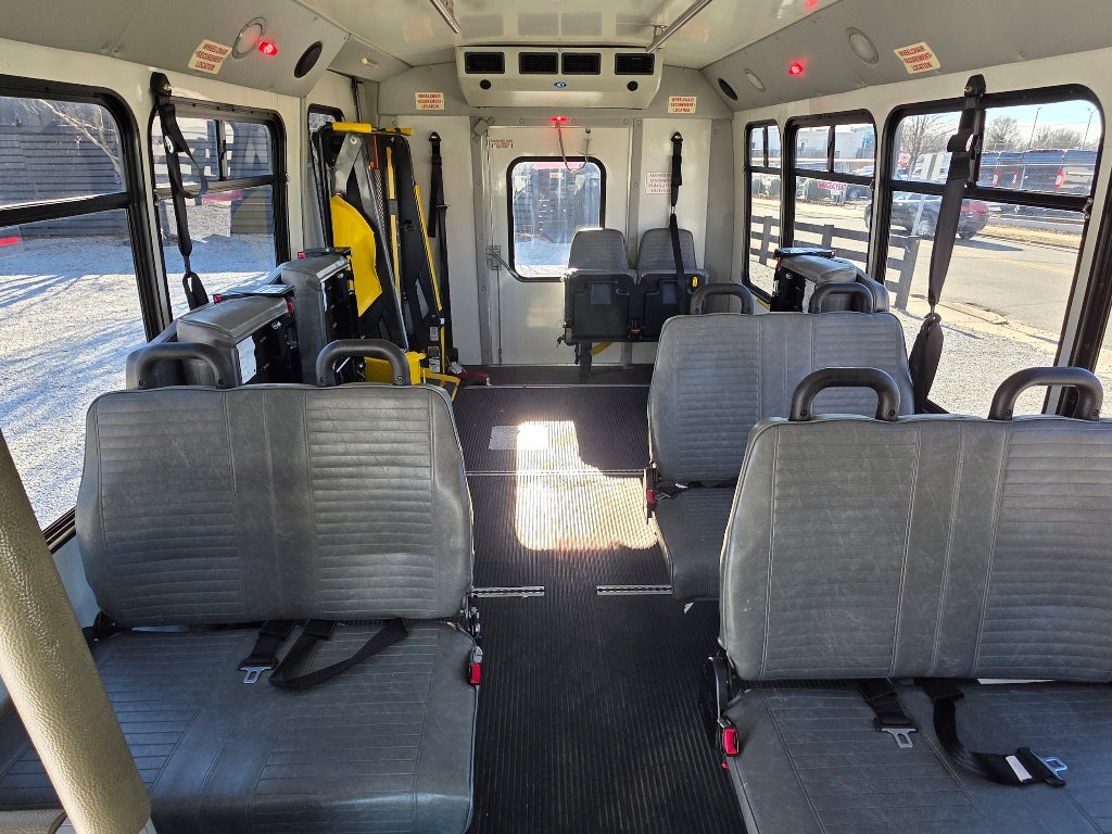 2015 Ford E-350 Cutaway Base