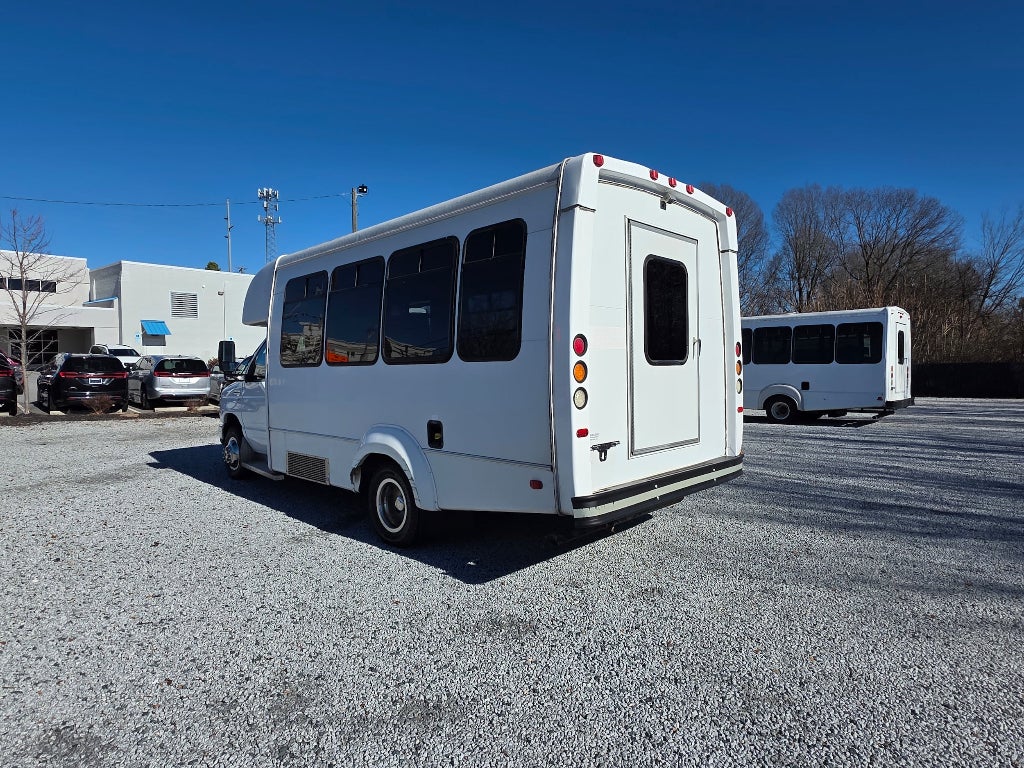 2015 Ford E-350 Cutaway Base