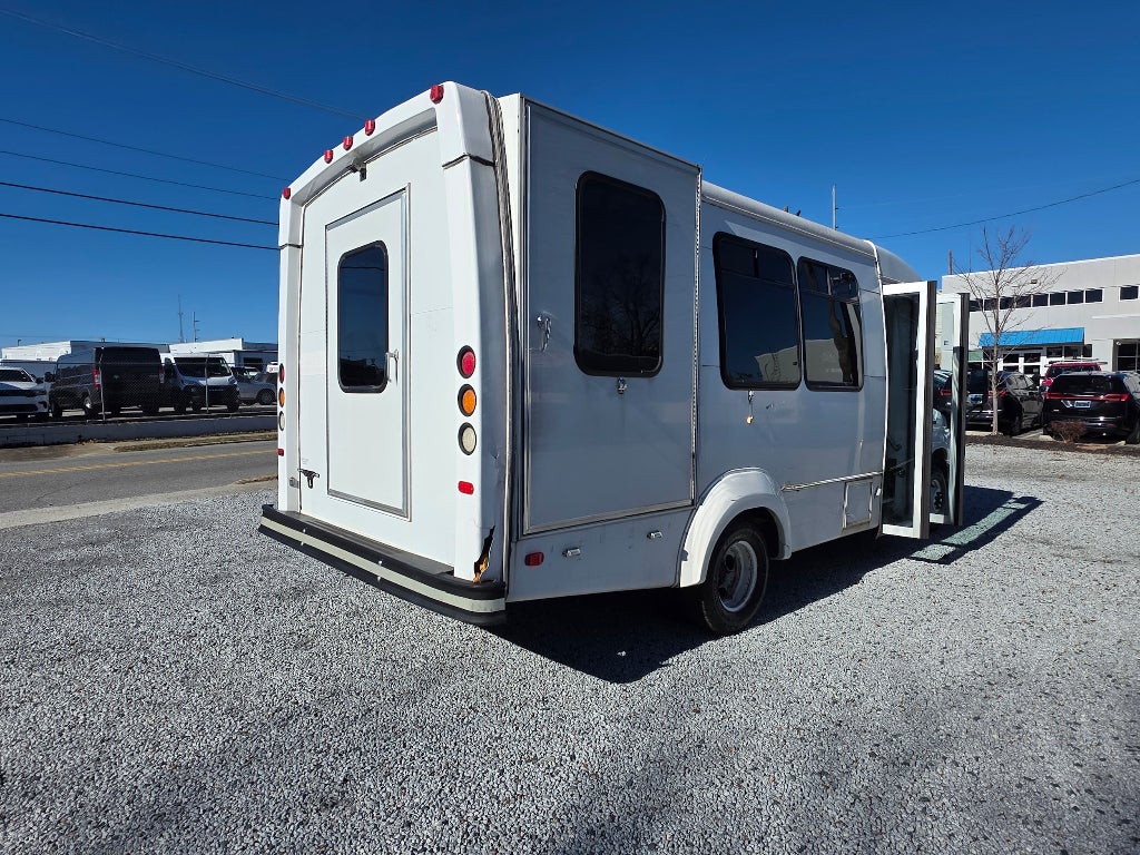 2015 Ford E-350 Cutaway Base