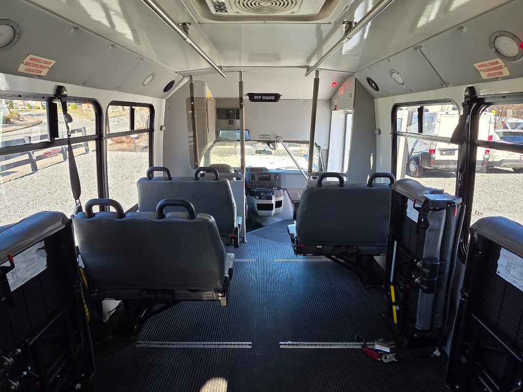 2015 Ford E-350 Cutaway Base