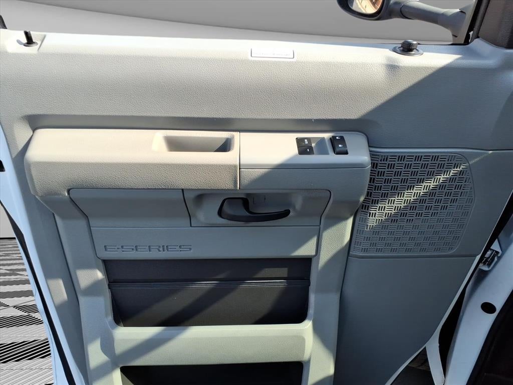 2022 Ford E-350 Cutaway Base