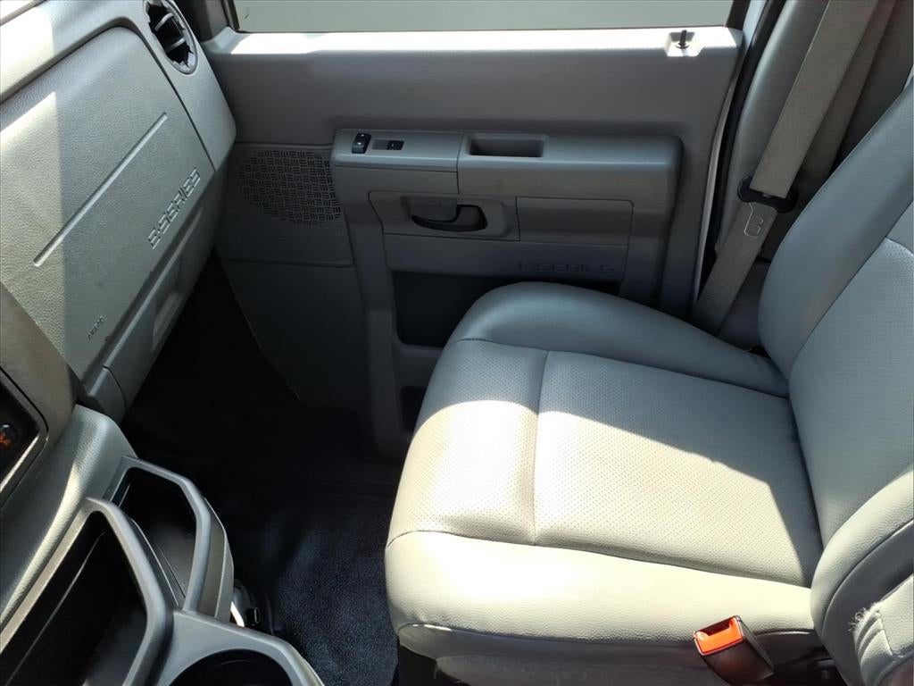 2022 Ford E-350 Cutaway Base