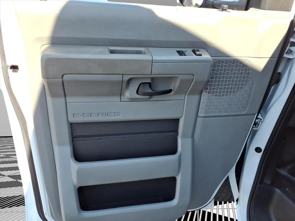 2022 Ford E-350 Cutaway Base