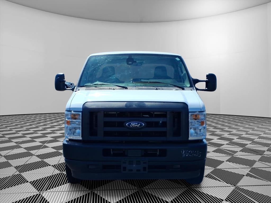 2022 Ford E-350 Cutaway Base