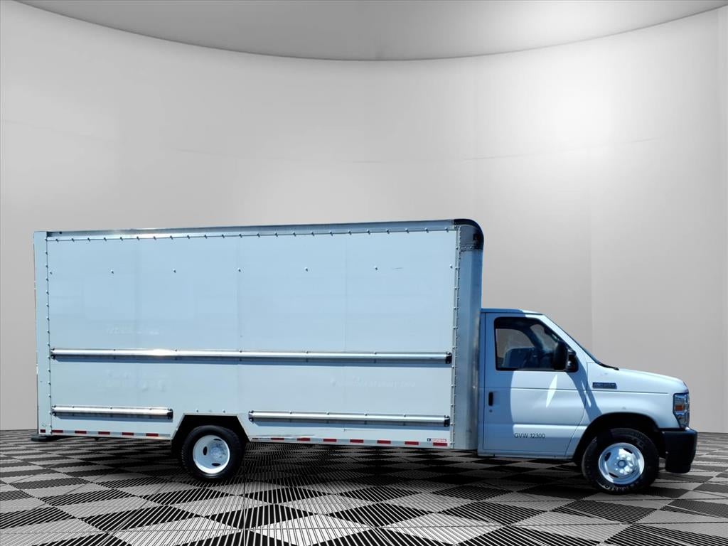 2022 Ford E-350 Cutaway Base