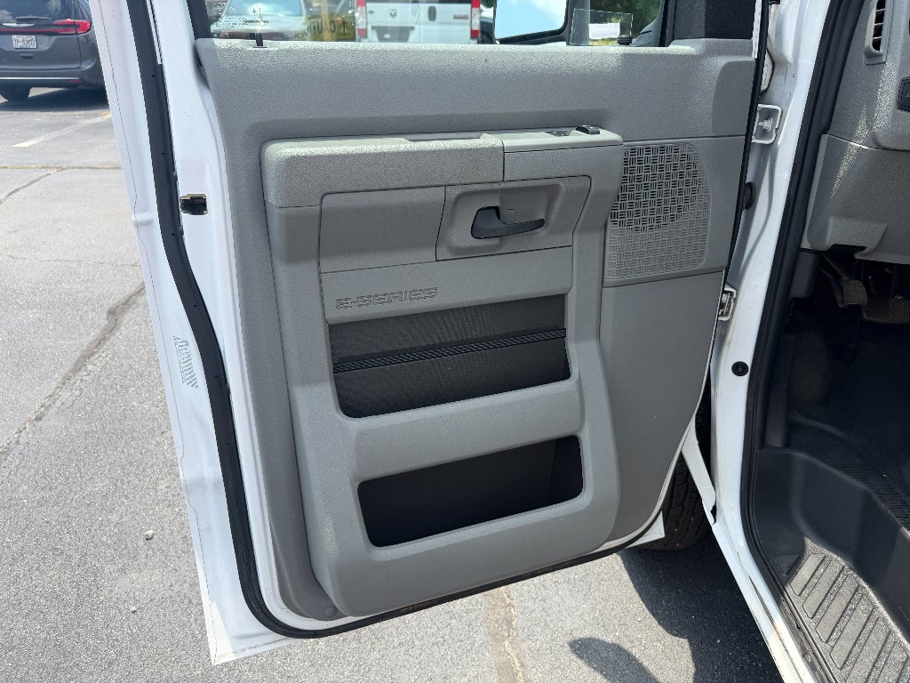 2024 Ford E-350 Cutaway Base