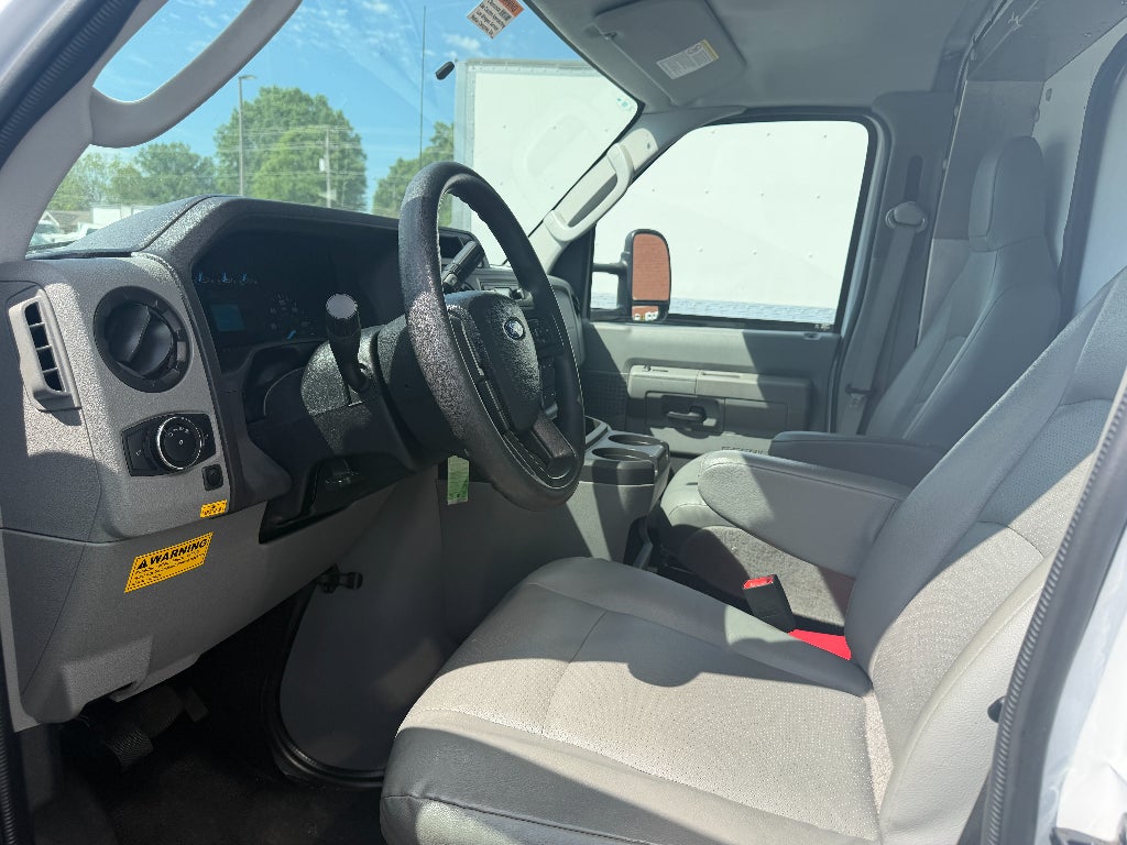 2022 Ford E-450 Cutaway Base