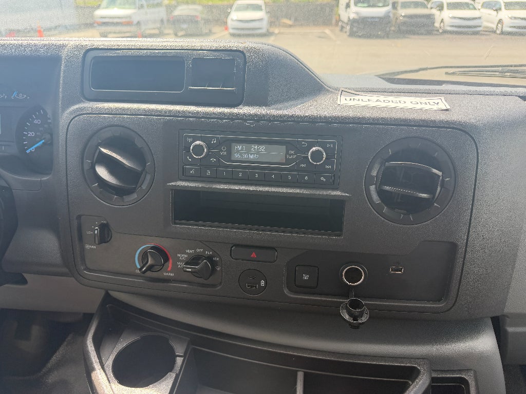 2022 Ford E-450 Cutaway Base