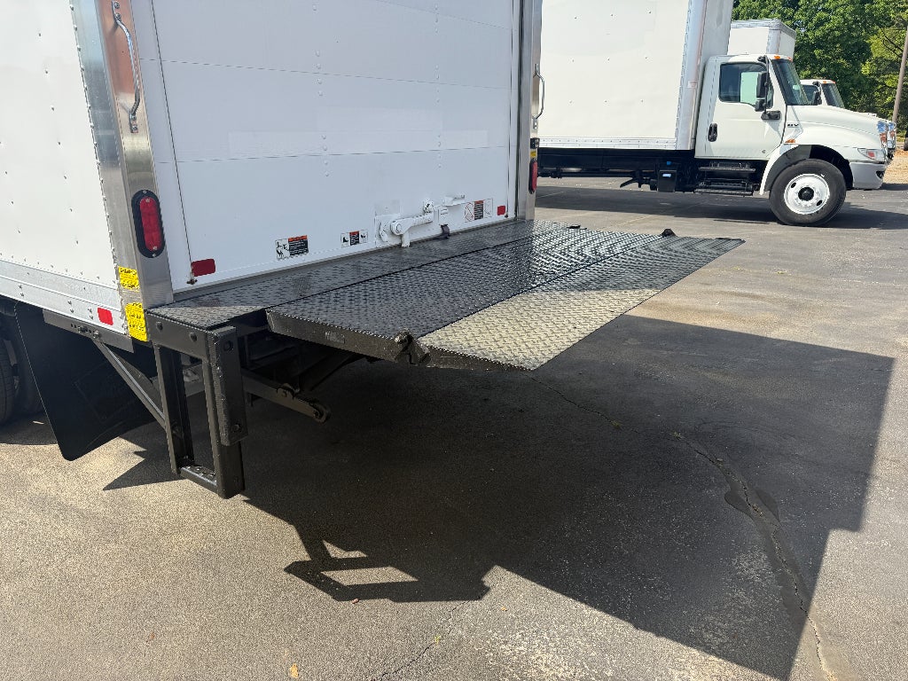 2022 Ford E-450 Cutaway Base