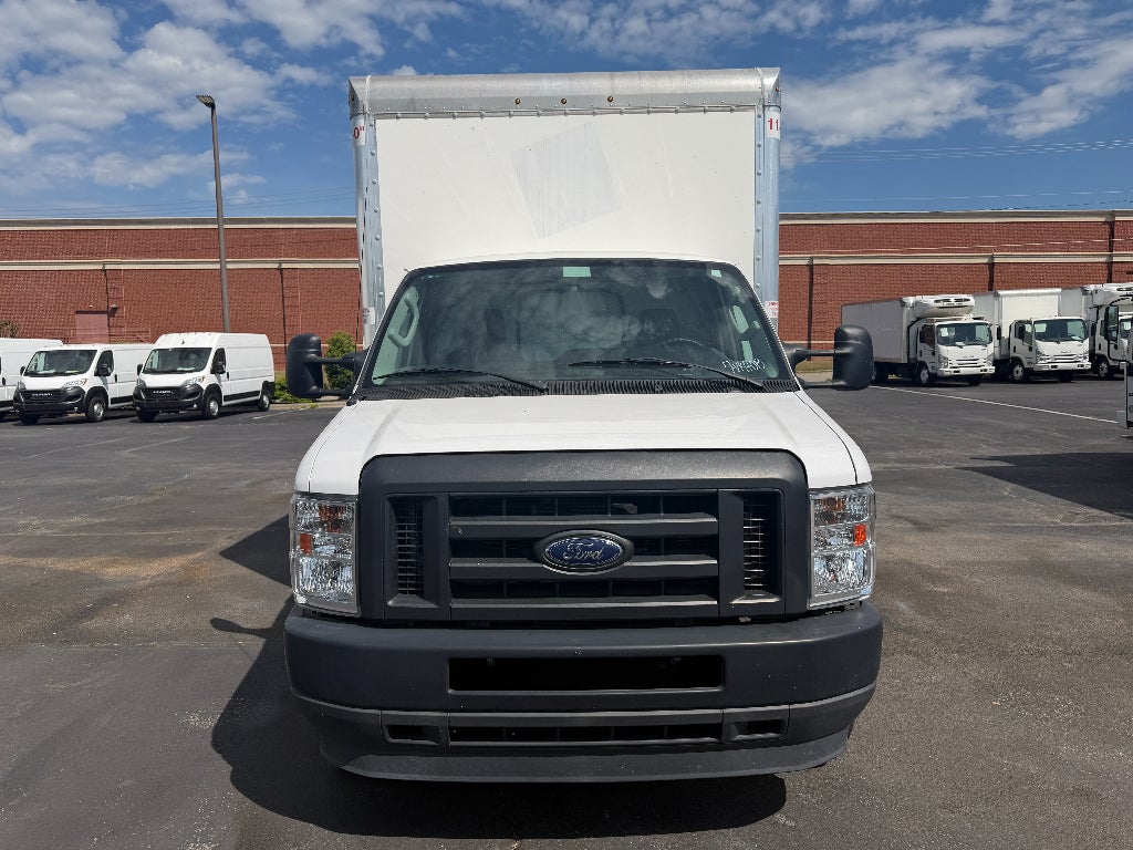 2022 Ford E-450 Cutaway Base