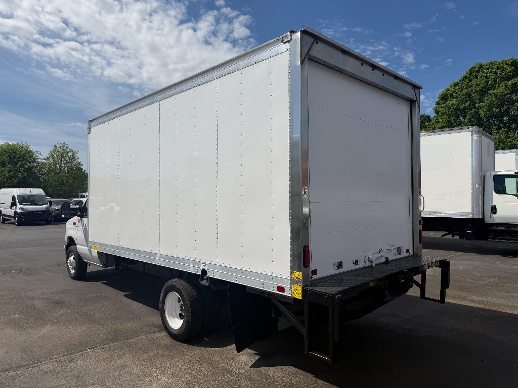 2022 Ford E-450 Cutaway Base