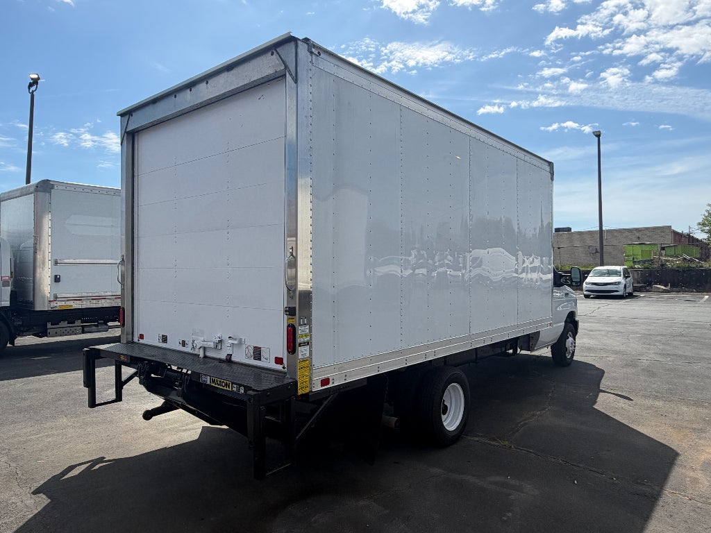 2022 Ford E-450 Cutaway Base