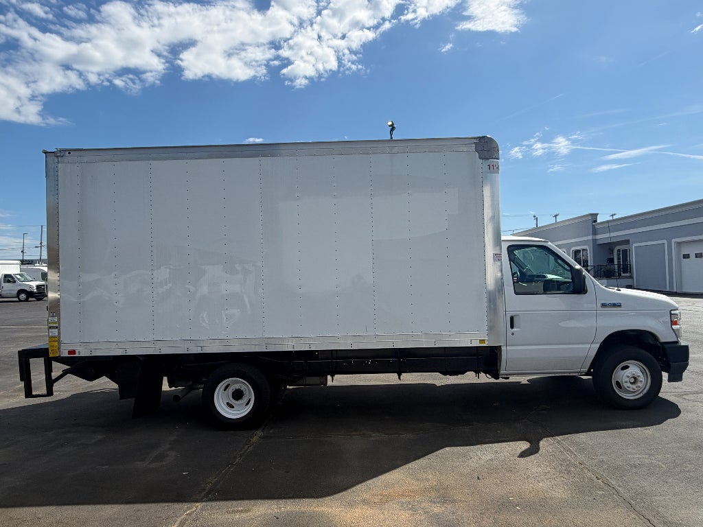 2022 Ford E-450 Cutaway Base