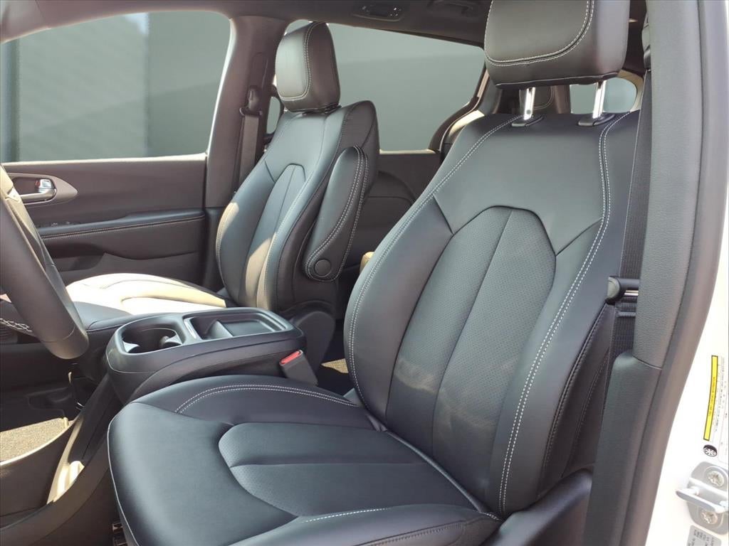 2027 Chrysler Pacifica PACIFICA SELECT