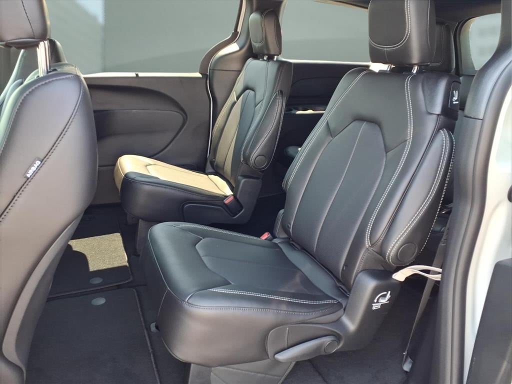 2027 Chrysler Pacifica PACIFICA SELECT