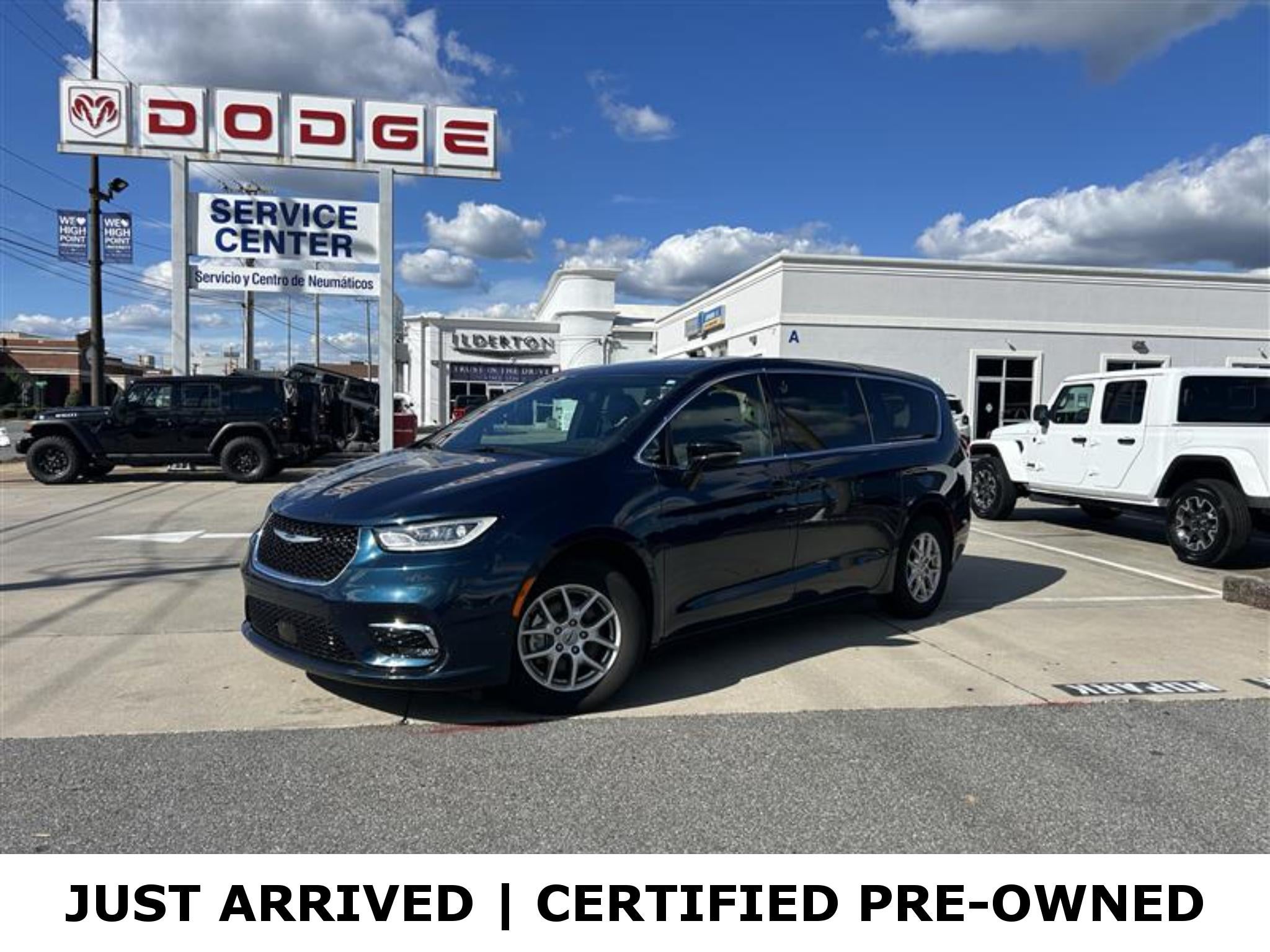 2025 Chrysler Pacifica Select