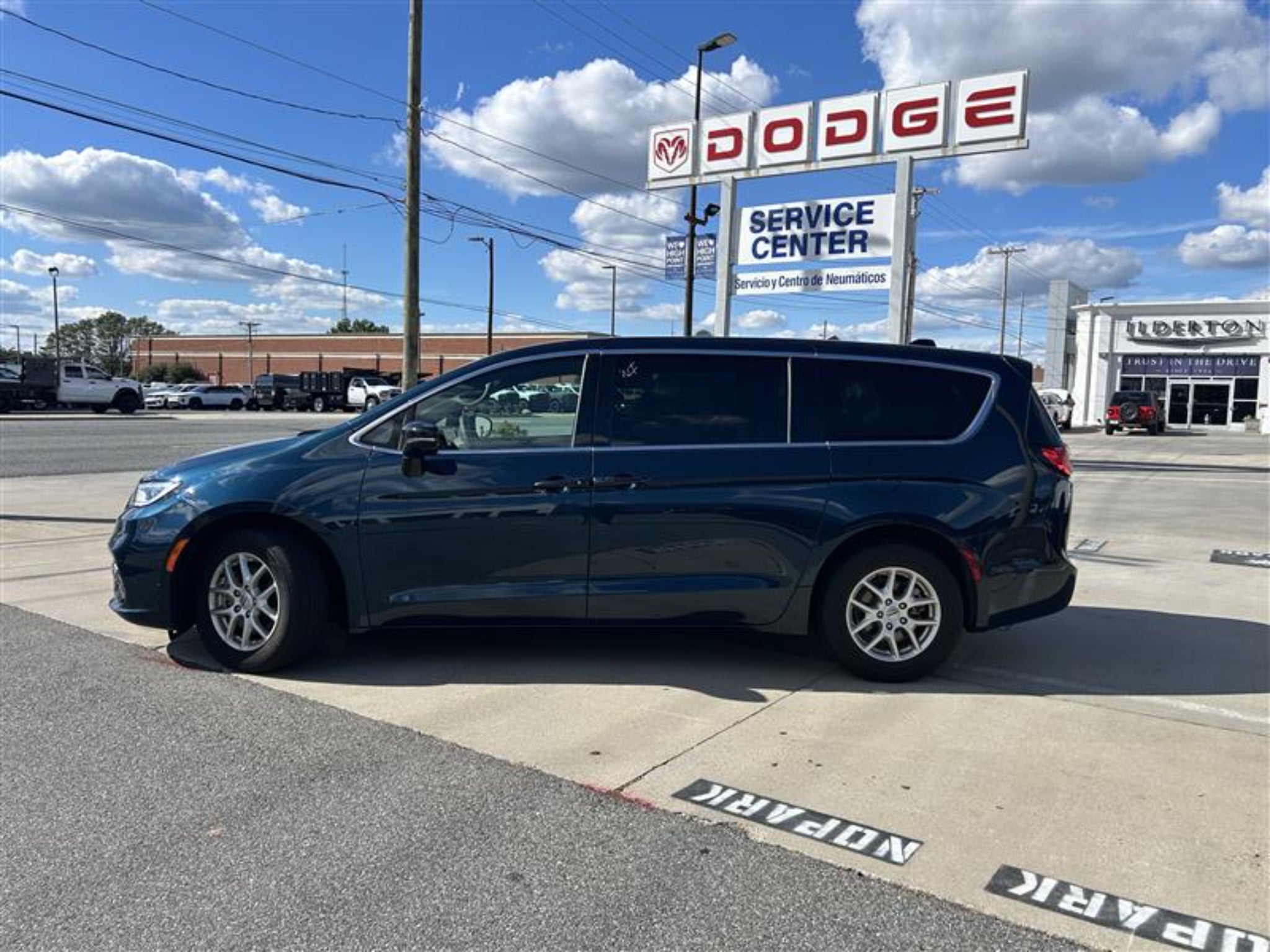 2025 Chrysler Pacifica Select
