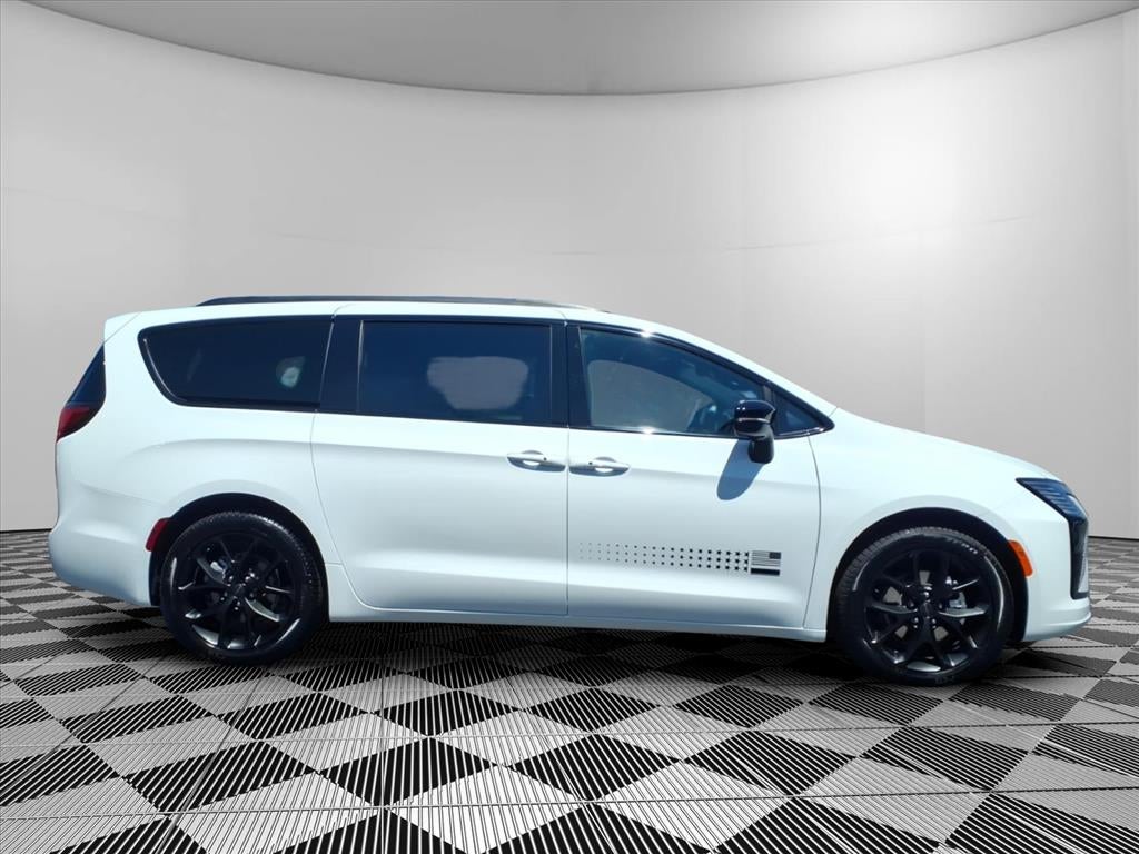 2027 Chrysler Pacifica PACIFICA SELECT